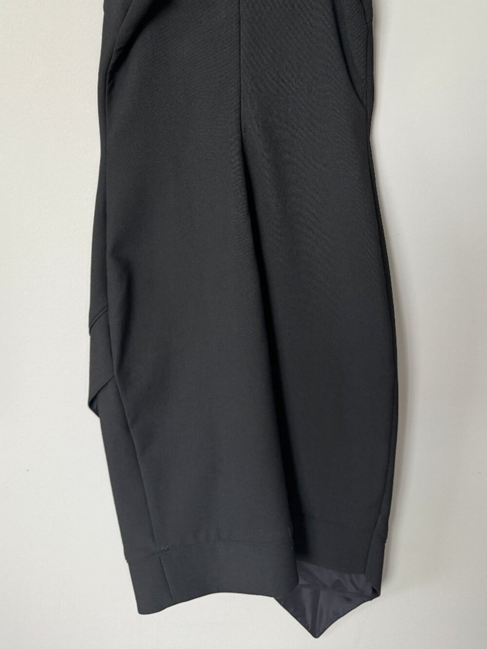NWT Elizabeth and James Black Claire Asymmetric Hem Dress Size 2 - Picture 4 of 9